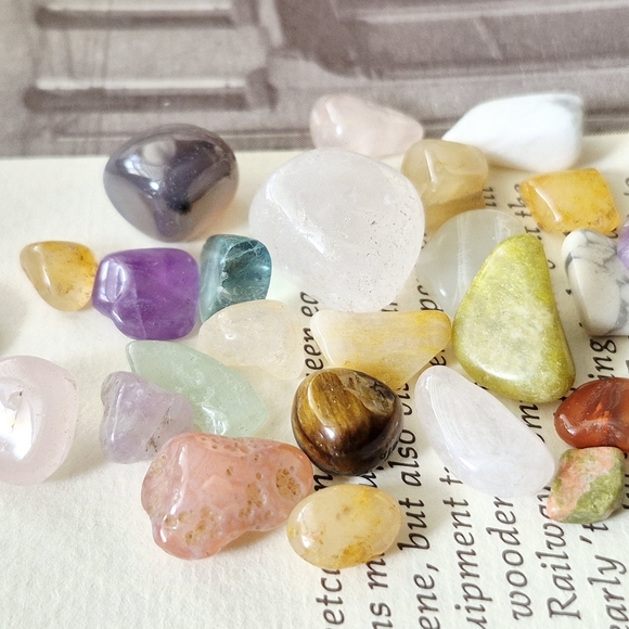 Assorted Polished Gemstones - Picture 4 of 5